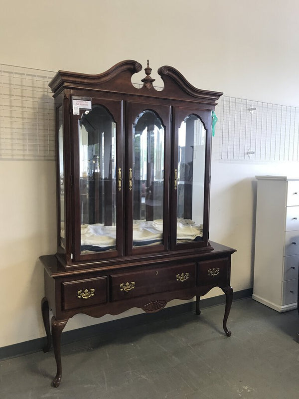 Two-Piece Queen Anne Leg China Cabinet & Hutch