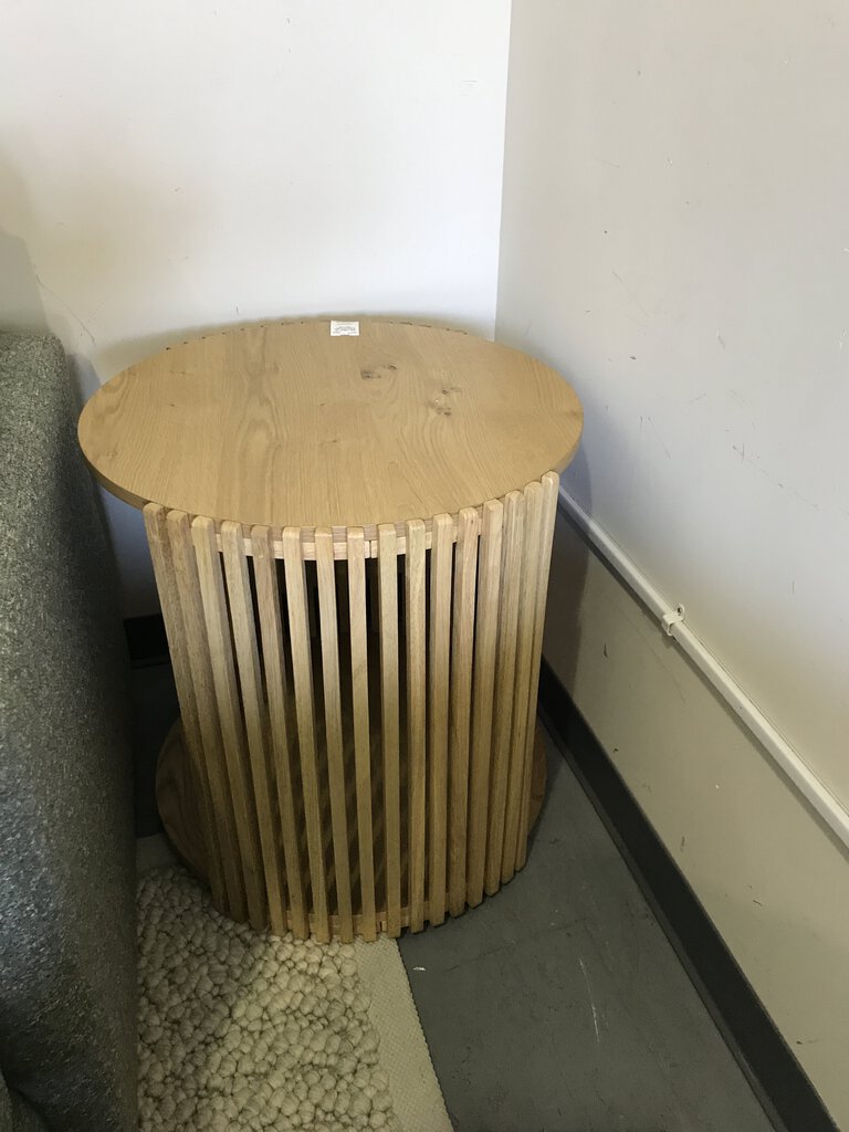 23" Round End Table w/Slatted Sides - Light Oak