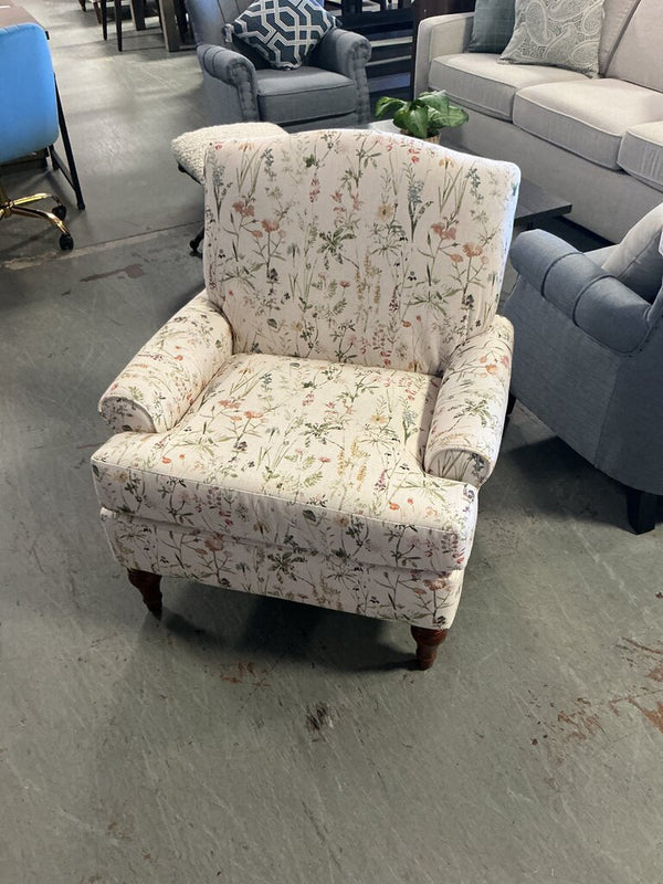 Eamest Armchair - Spring