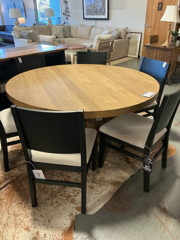 Daytona 60" Round Table