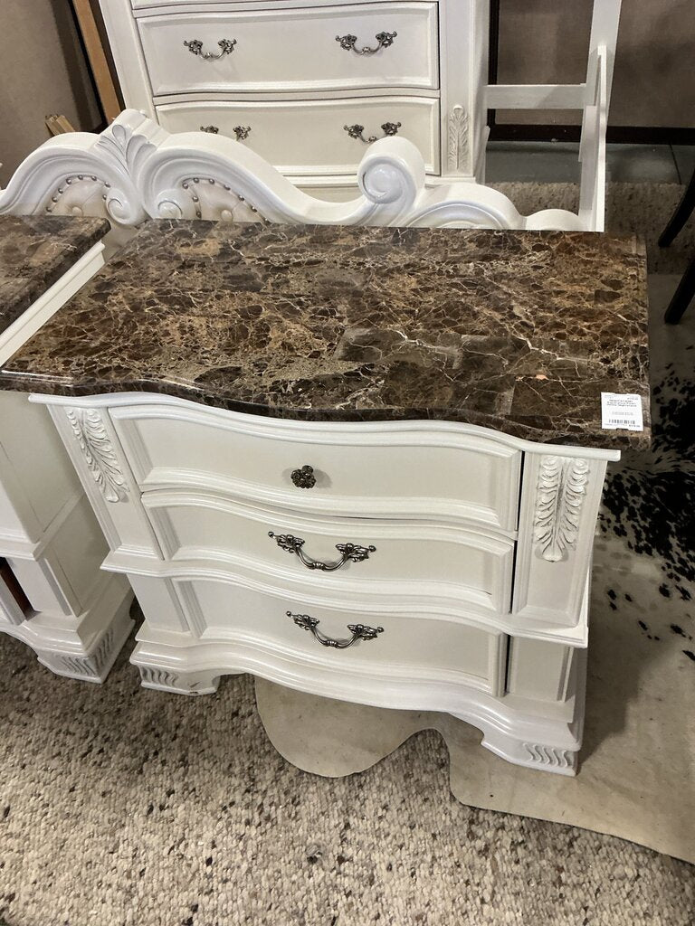 Esparanza Pearl White Nightstand