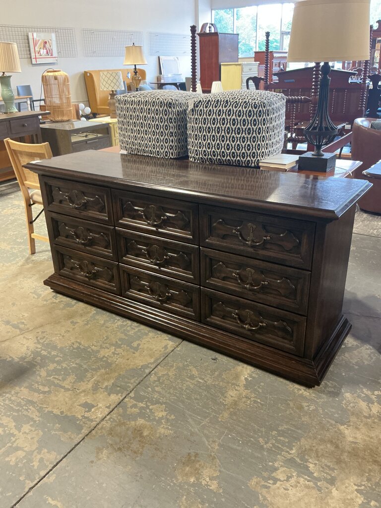 Henredon 9 Drawer Dresser